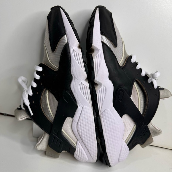 Men’s size 11 Nike air huarache black neutral grey low top sneakers trainers acg - Picture 8 of 11